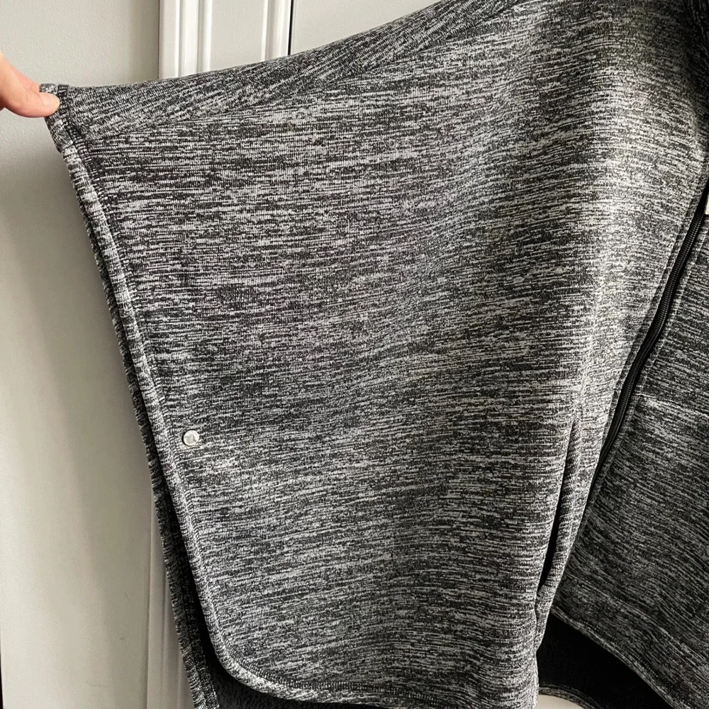 Calvin‎ Klein Poncho Wrap Womens OS Grey Marled Sherpa Lined Zip Front Pockets